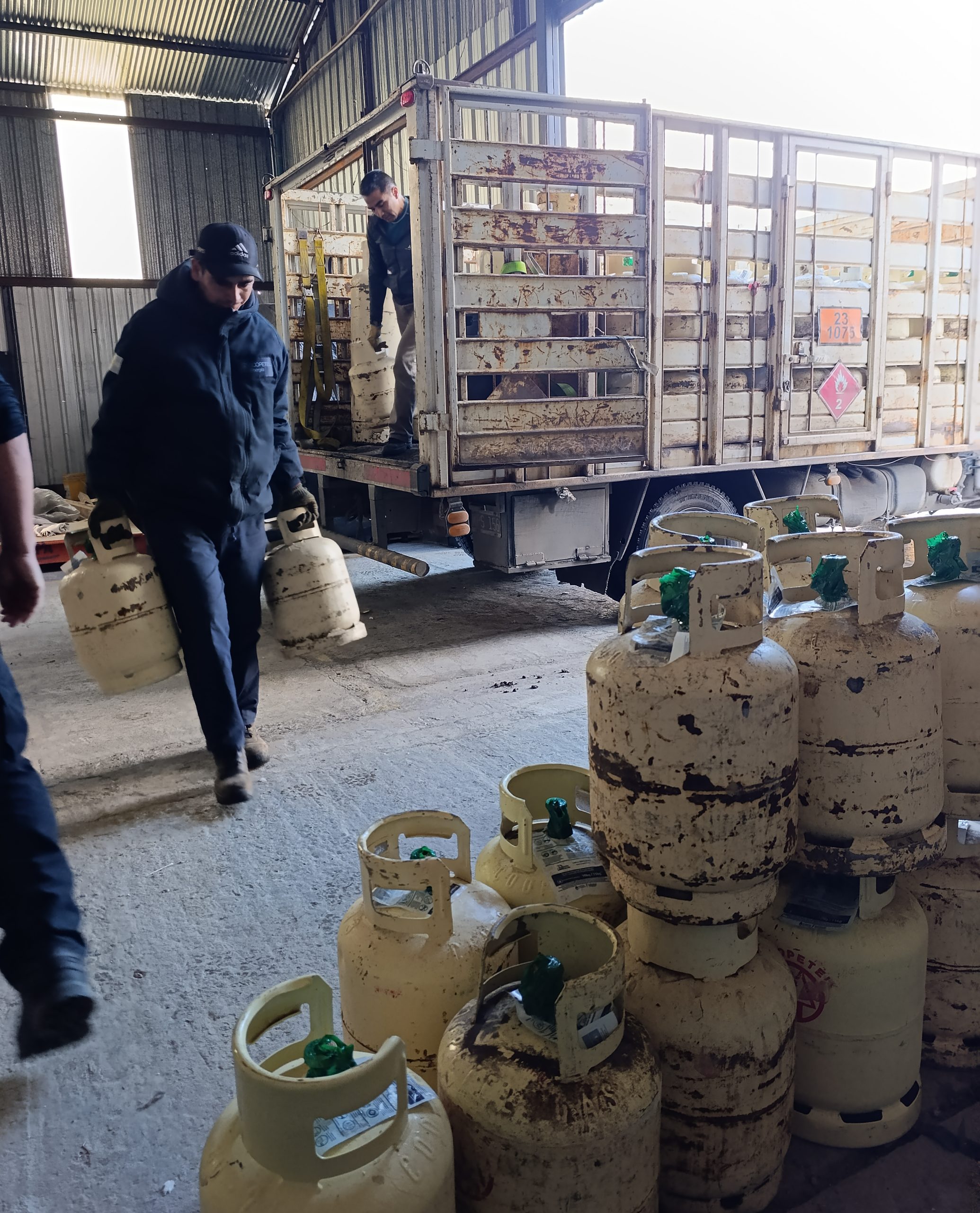 Coopetel firmó un convenio con UTHGRA para la venta de garrafas